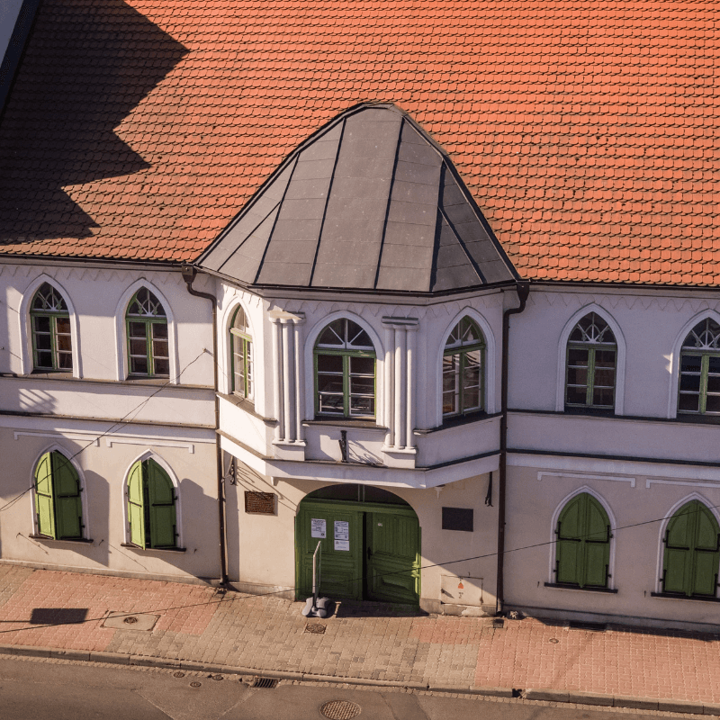 Muzeum dr. Roberta Kocha. Widok od ulicy Doktora Kocha. Wejście główne do muzeum.