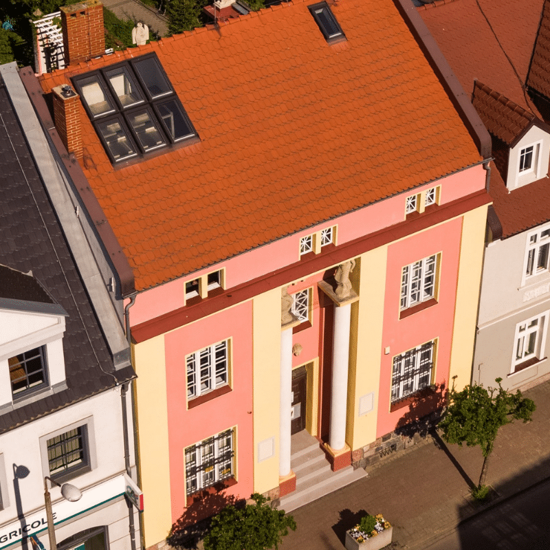 Muzeum Marcina Rożka. Widok od strony ulicy 5 Stycznia. Wejście główne do muzeum.